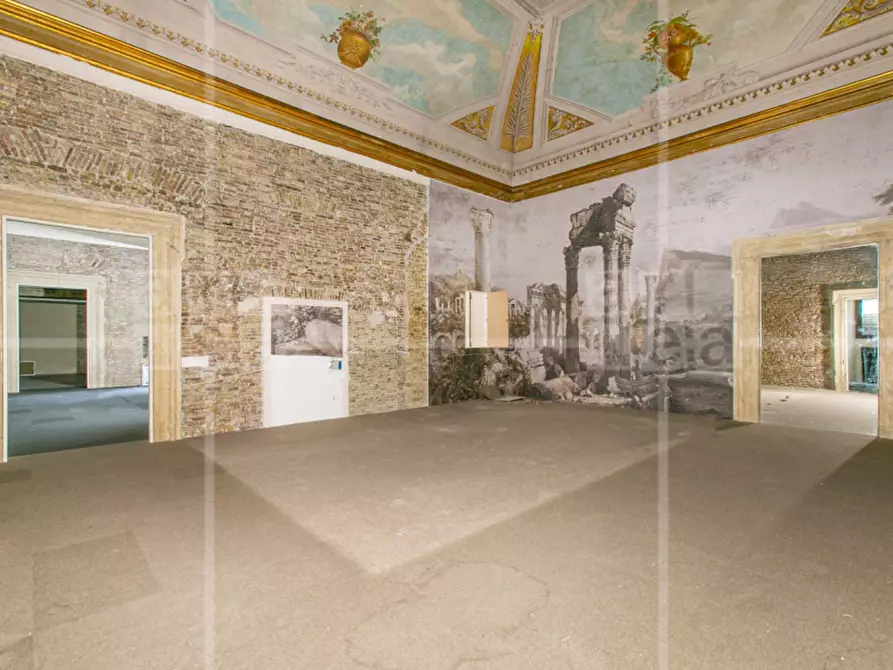 Immagine 1 di Locale commerciale in affitto  in Via Del Seminario a Roma