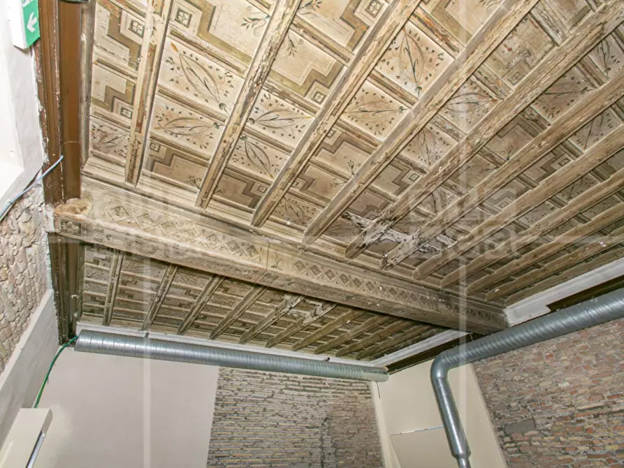 Immagine 12 di Locale commerciale in affitto  in Via Del Seminario a Roma