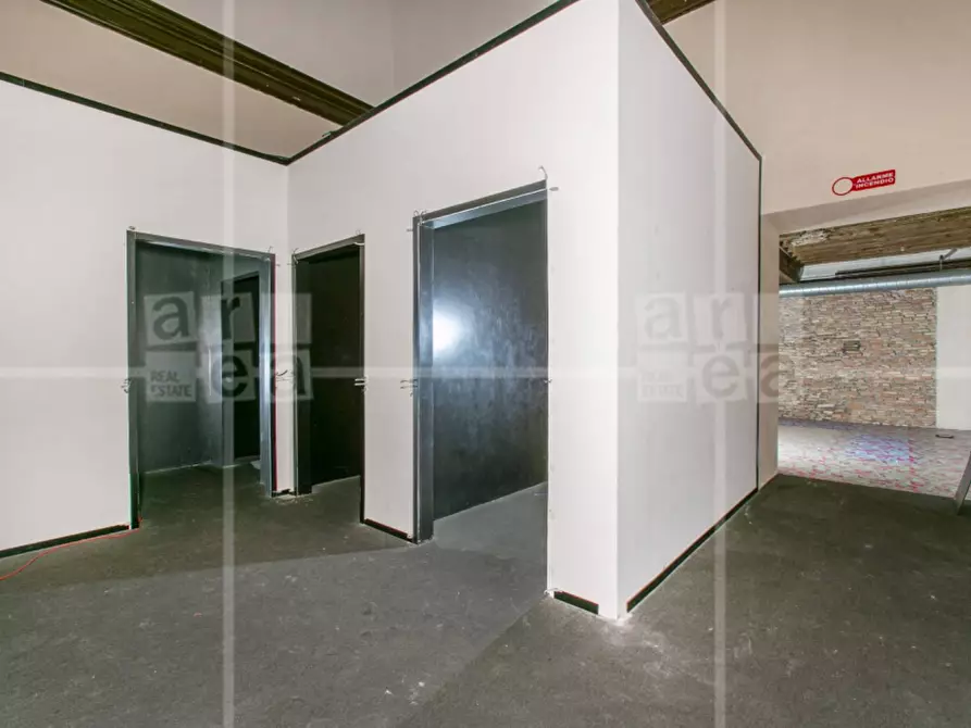 Immagine 16 di Locale commerciale in affitto  in Via Del Seminario a Roma