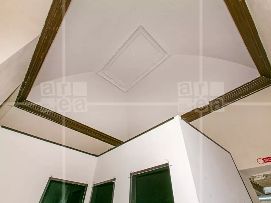 Immagine 17 di Locale commerciale in affitto  in Via Del Seminario a Roma