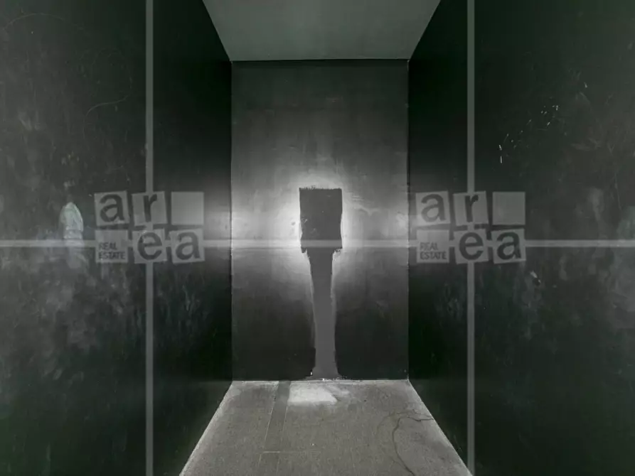 Immagine 18 di Locale commerciale in affitto  in Via Del Seminario a Roma