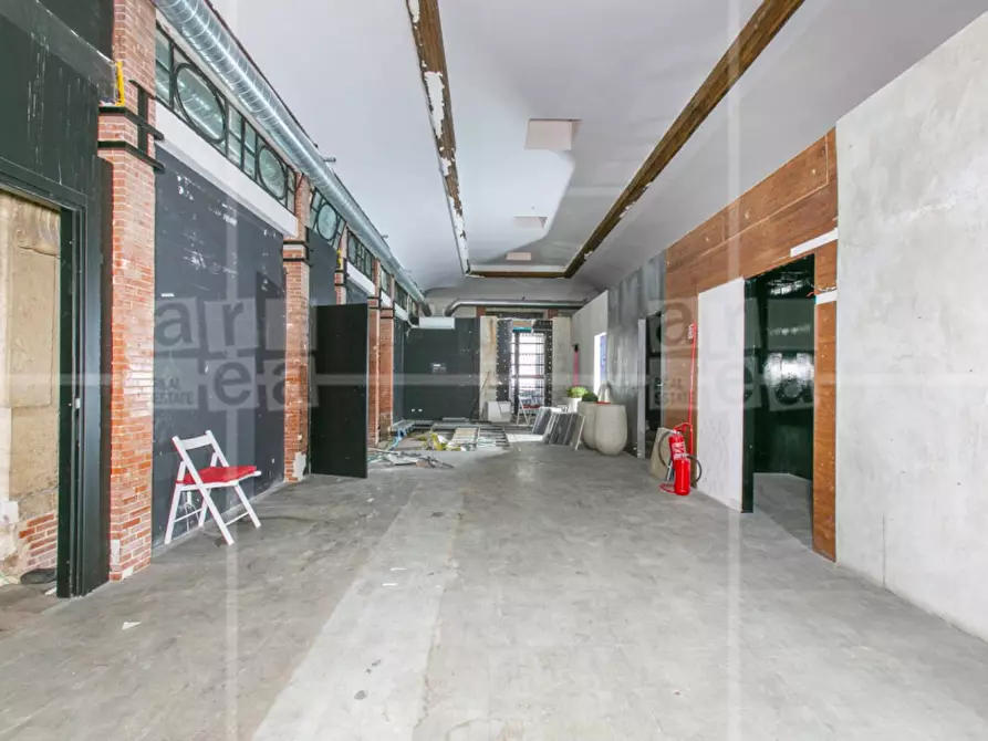 Immagine 21 di Locale commerciale in affitto  in Via Del Seminario a Roma