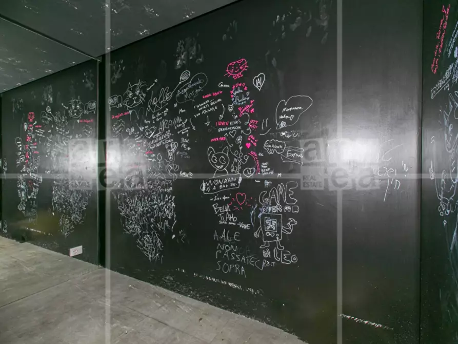 Immagine 23 di Locale commerciale in affitto  in Via Del Seminario a Roma