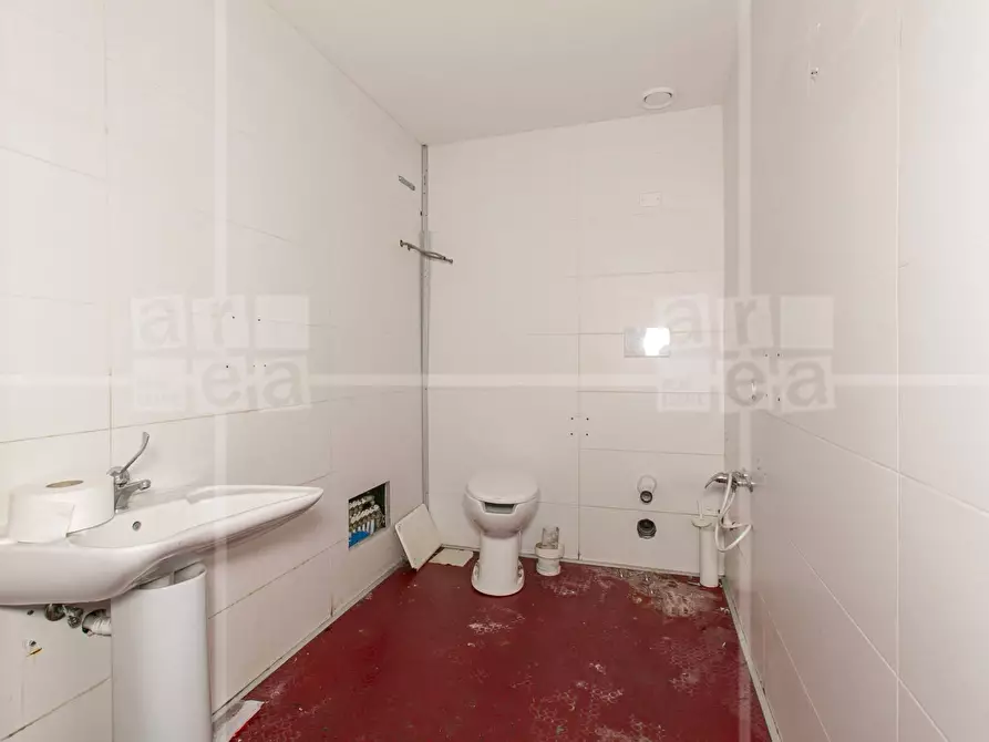 Immagine 24 di Locale commerciale in affitto  in Via Del Seminario a Roma