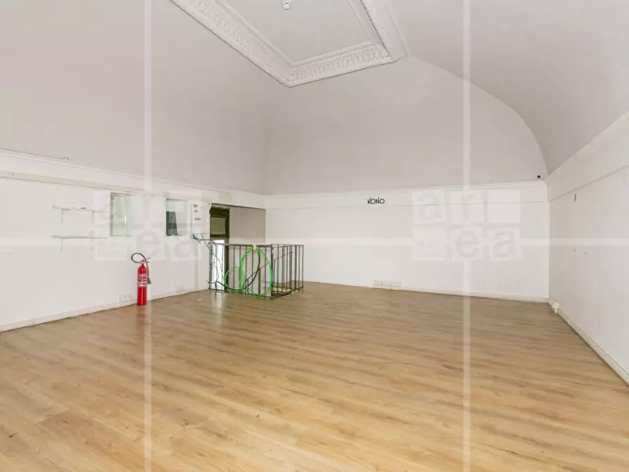 Immagine 27 di Locale commerciale in affitto  in Via Del Seminario a Roma