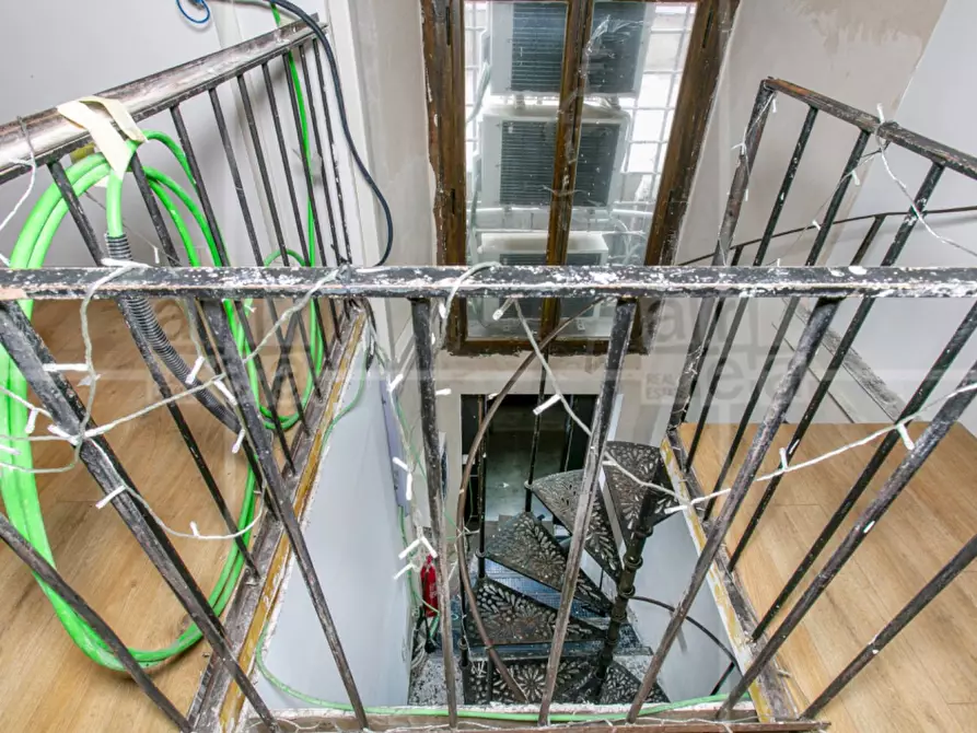 Immagine 28 di Locale commerciale in affitto  in Via Del Seminario a Roma