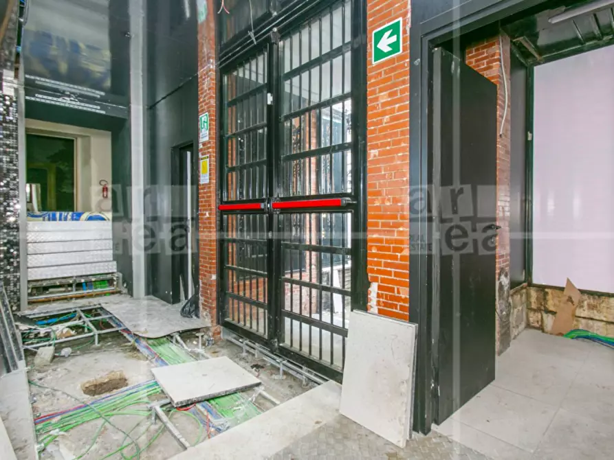 Immagine 29 di Locale commerciale in affitto  in Via Del Seminario a Roma