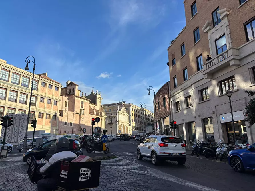 Immagine 12 di Ufficio in affitto  in Via Barberini a Roma