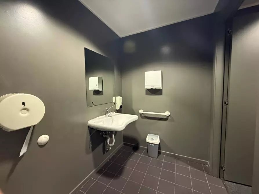 Immagine 15 di Ufficio in affitto  in PIazza Euclide 36 a Roma