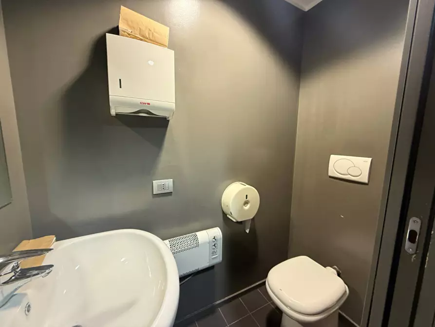 Immagine 16 di Ufficio in affitto  in PIazza Euclide 36 a Roma