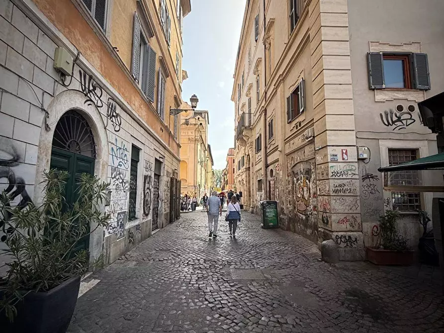 negozio in vendita a Roma in zona Trastevere