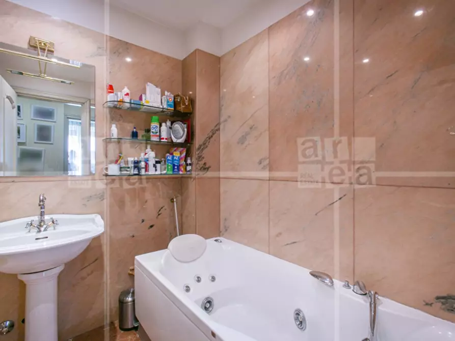 Immagine 22 di Appartamento in vendita  in Via Delle Zoccolette 30 a Roma