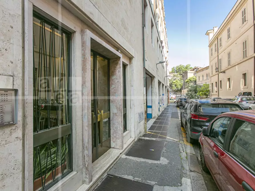 Immagine 29 di Appartamento in vendita  in Via Delle Zoccolette 30 a Roma