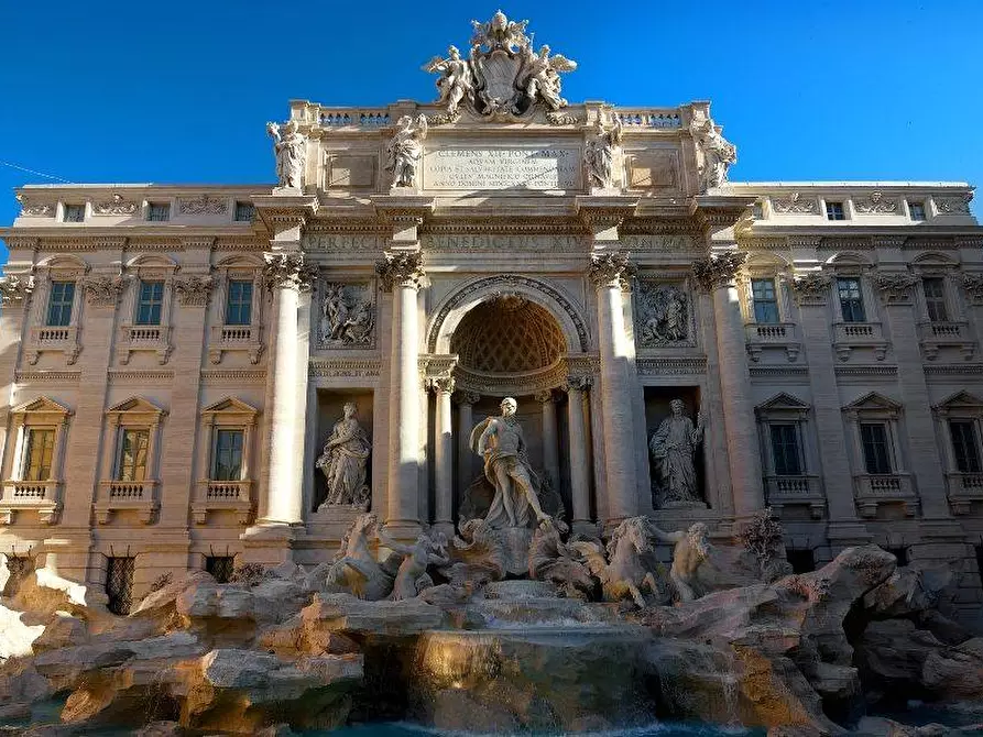 appartamento in vendita a Roma in zona Trevi-Colonna