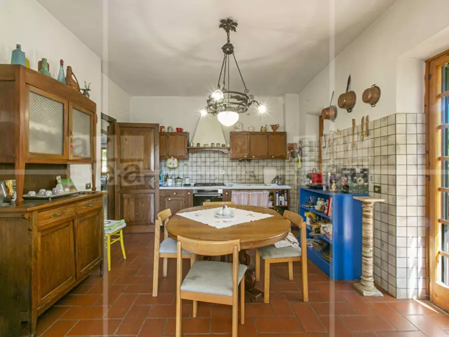 Immagine 11 di Villa in vendita  in Via Francesco Perrella a Roma