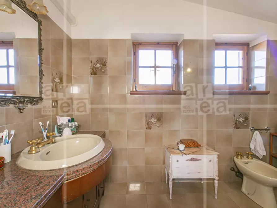 Immagine 27 di Villa in vendita  in Via Francesco Perrella a Roma