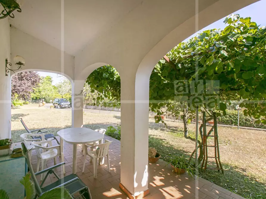 Immagine 32 di Villa in vendita  in Via Francesco Perrella a Roma