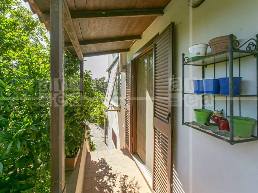 Immagine 41 di Villa in vendita  in Via Francesco Perrella a Roma