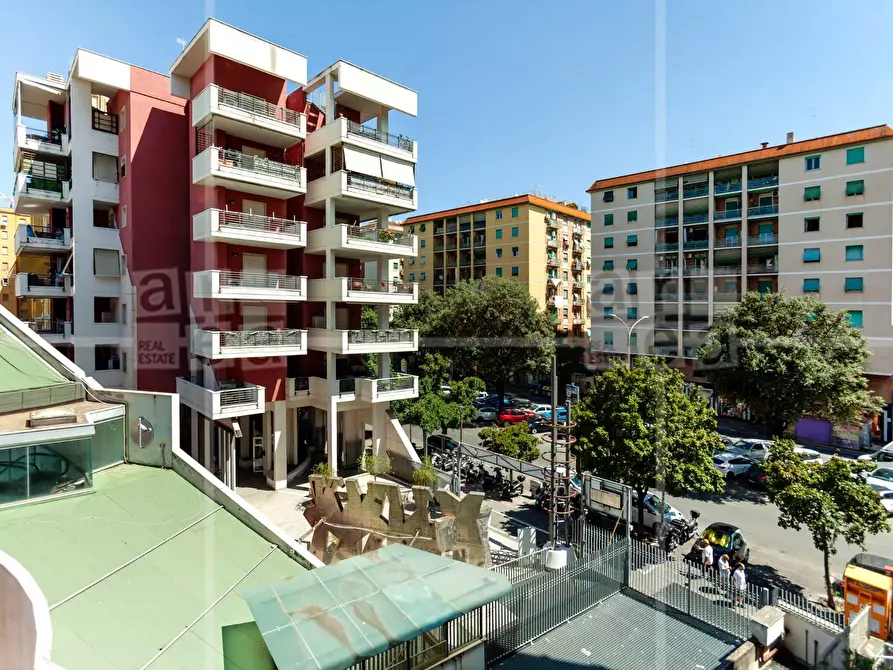Immagine 25 di Appartamento in vendita  in Viale Guglielmo Marconi a Roma