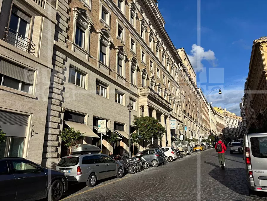 Immagine 9 di Ufficio in affitto  in Via Barberini a Roma
