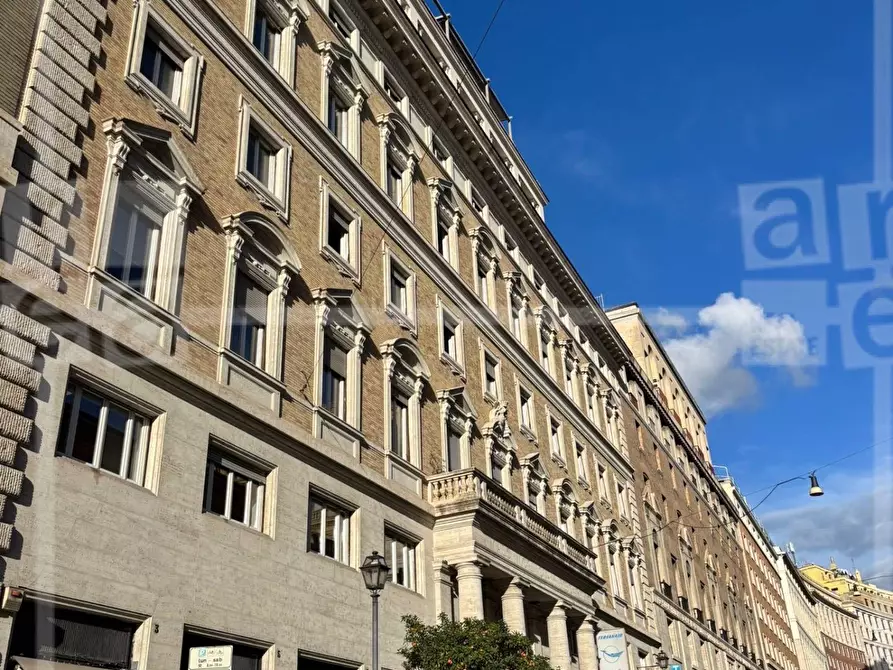 Immagine 10 di Ufficio in affitto  in Via Barberini a Roma