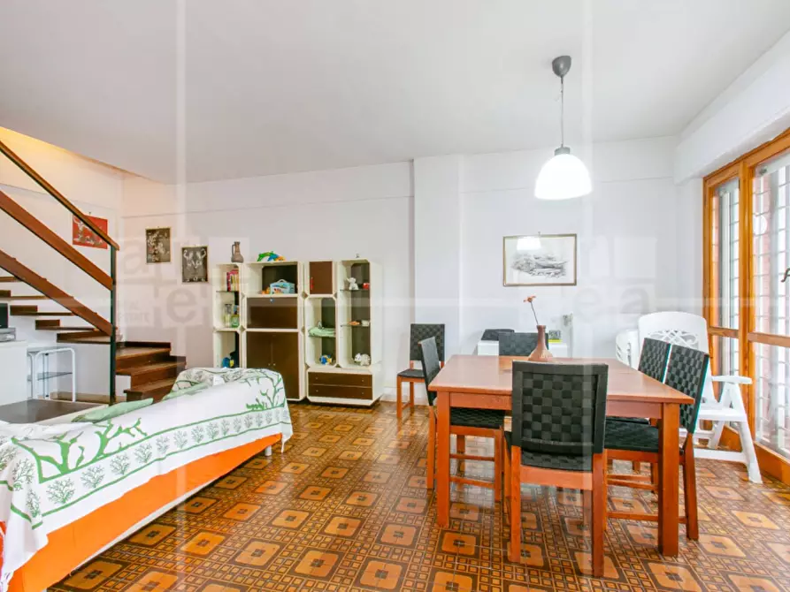 Immagine 2 di Villa in vendita  in Via Cneo Domizio a Santa Marinella