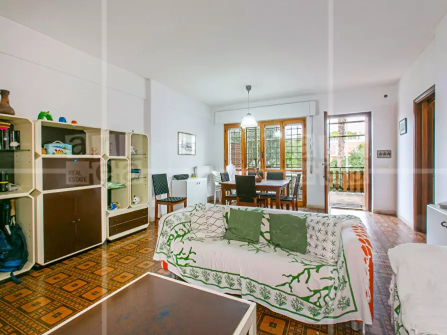 Immagine 3 di Villa in vendita  in Via Cneo Domizio a Santa Marinella