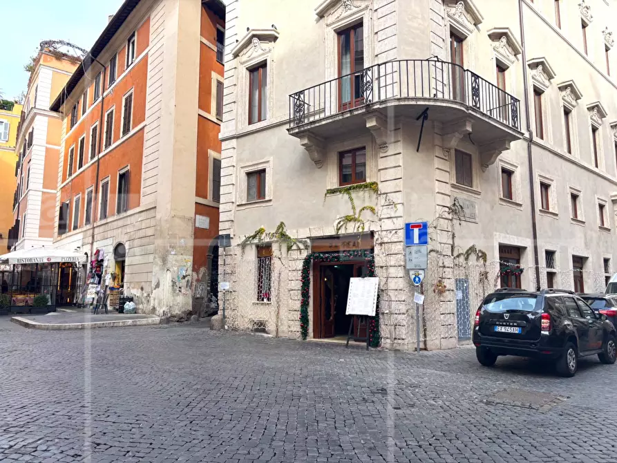 Immagine 3 di Appartamento in vendita  in Vicolo delle Vacche a Roma