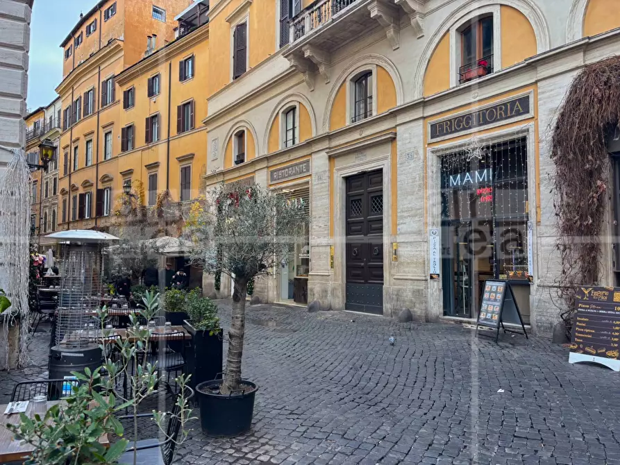 Immagine 4 di Appartamento in vendita  in Vicolo delle Vacche a Roma