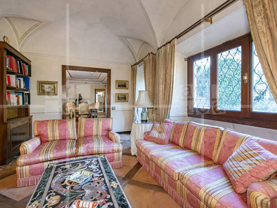 Immagine 17 di Villa in vendita  in Via Appia Antica a Roma