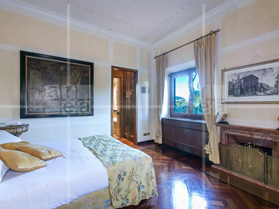 Immagine 30 di Villa in vendita  in Via Appia Antica a Roma