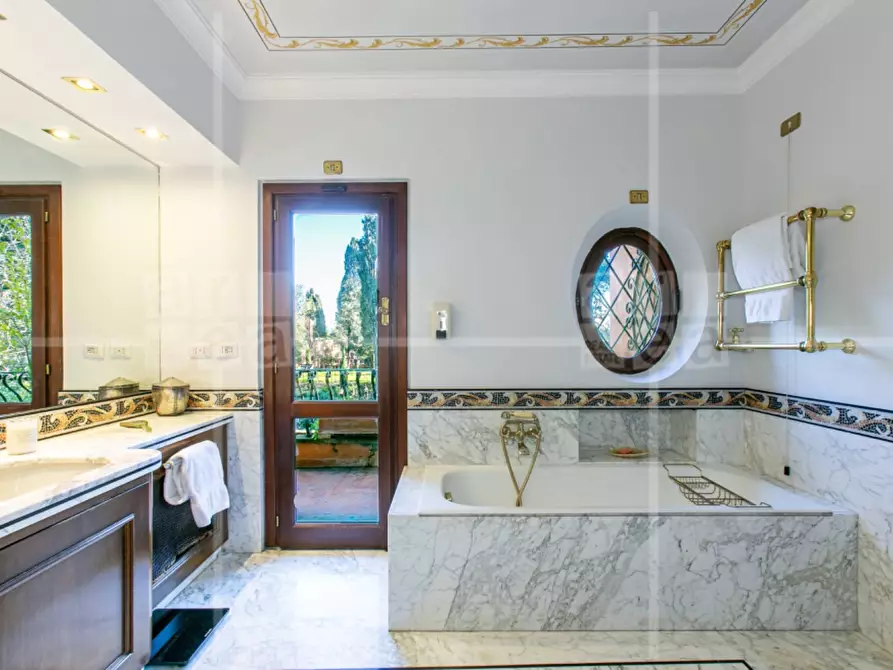 Immagine 45 di Villa in vendita  in Via Appia Antica a Roma