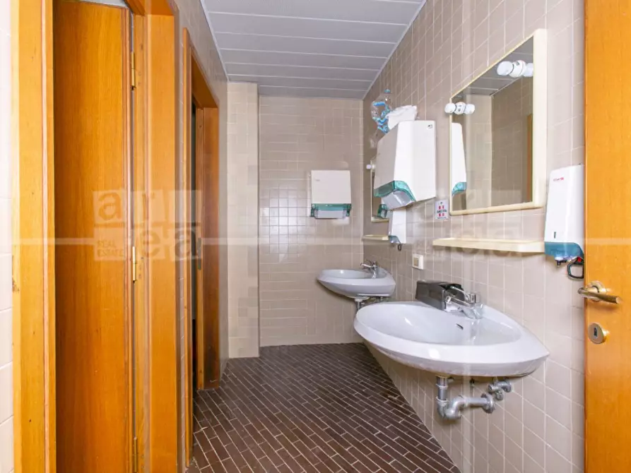 Immagine 28 di Ufficio in affitto  in Via Quattro Novembre a Roma