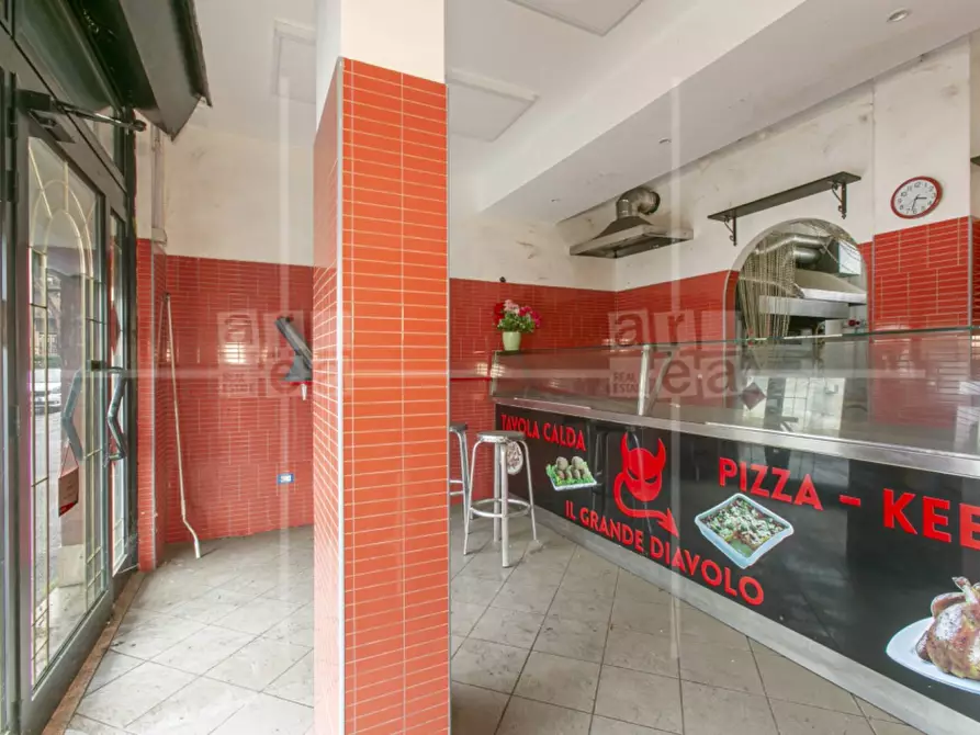 Immagine 2 di Locale commerciale in vendita  in Via Emanuele Tesauro snc a Roma