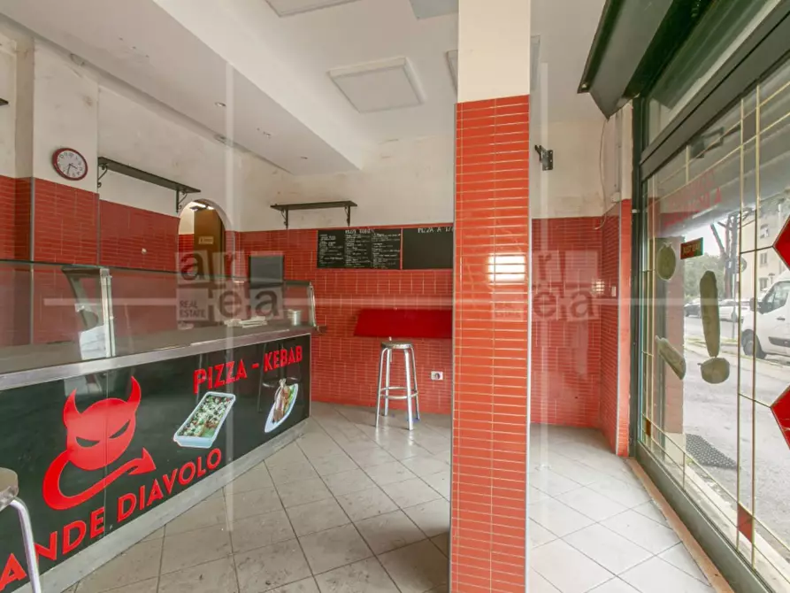 Immagine 3 di Locale commerciale in vendita  in Via Emanuele Tesauro snc a Roma