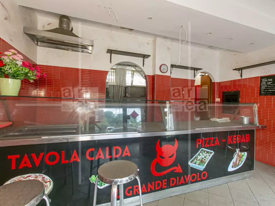 Immagine 4 di Locale commerciale in vendita  in Via Emanuele Tesauro snc a Roma