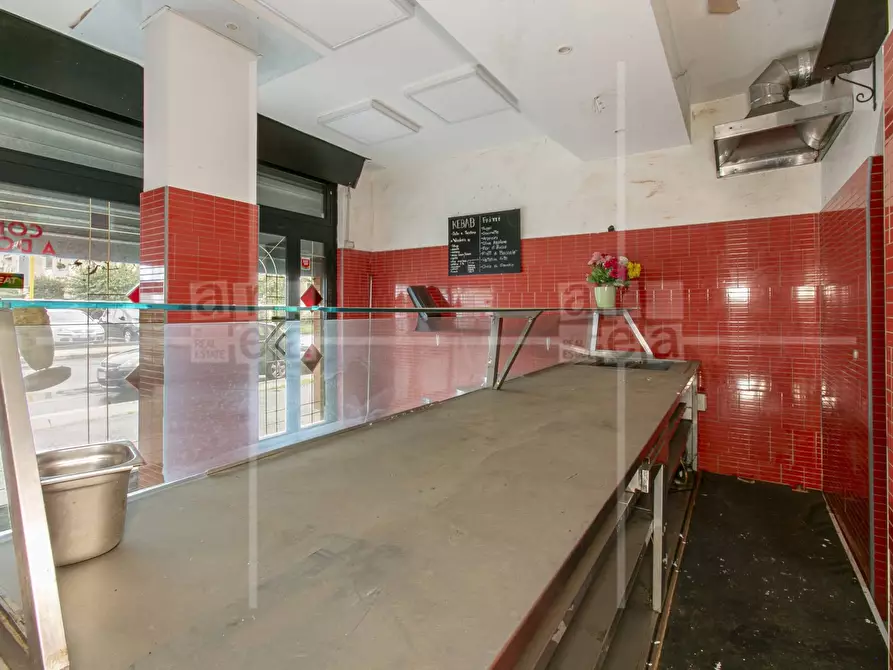 Immagine 6 di Locale commerciale in vendita  in Via Emanuele Tesauro snc a Roma