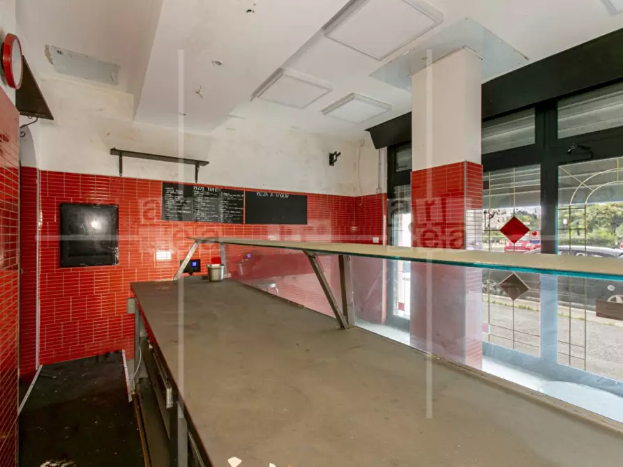 Immagine 7 di Locale commerciale in vendita  in Via Emanuele Tesauro snc a Roma