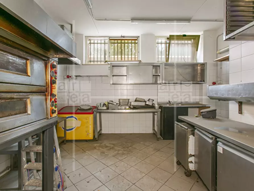 Immagine 8 di Locale commerciale in vendita  in Via Emanuele Tesauro snc a Roma