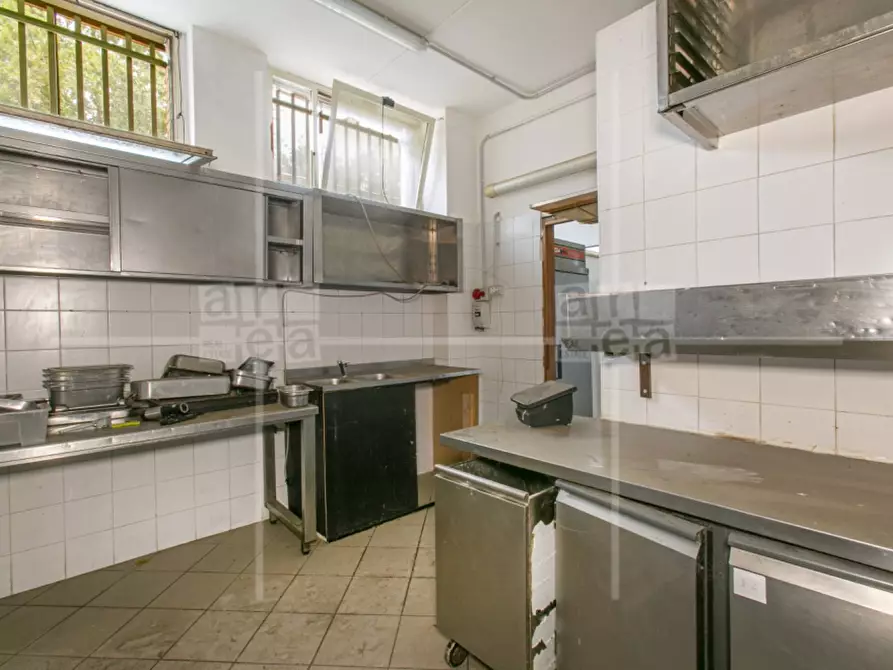 Immagine 9 di Locale commerciale in vendita  in Via Emanuele Tesauro snc a Roma