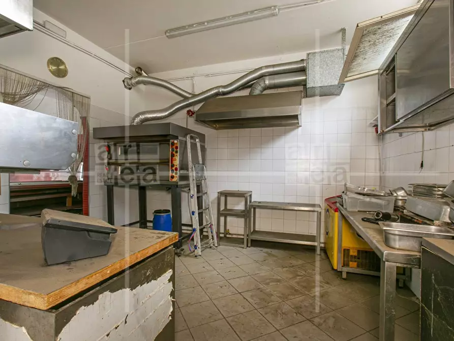 Immagine 11 di Locale commerciale in vendita  in Via Emanuele Tesauro snc a Roma