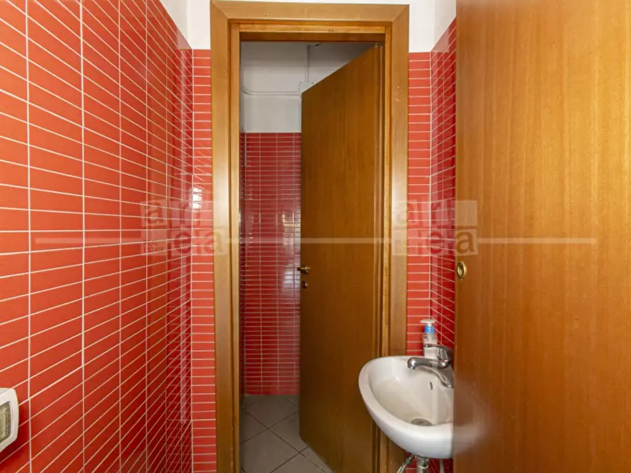 Immagine 14 di Locale commerciale in vendita  in Via Emanuele Tesauro snc a Roma