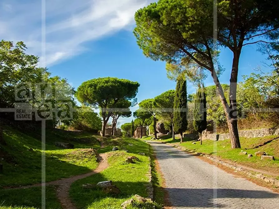 Immagine 1 di Casa indipendente in affitto  in Via Appia Antica a Roma