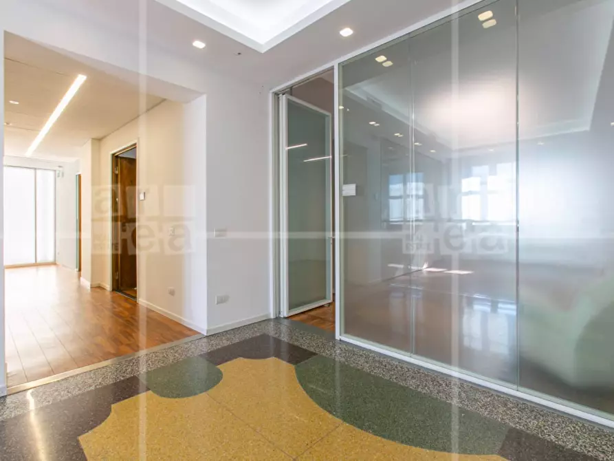 Immagine 4 di Ufficio in affitto  in Via Barberini a Roma