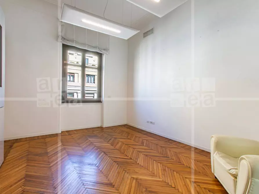 Immagine 8 di Ufficio in affitto  in Via Barberini a Roma