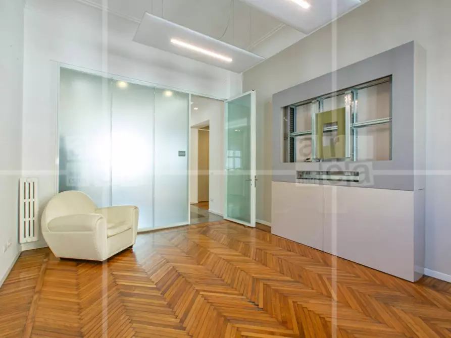 Immagine 9 di Ufficio in affitto  in Via Barberini a Roma