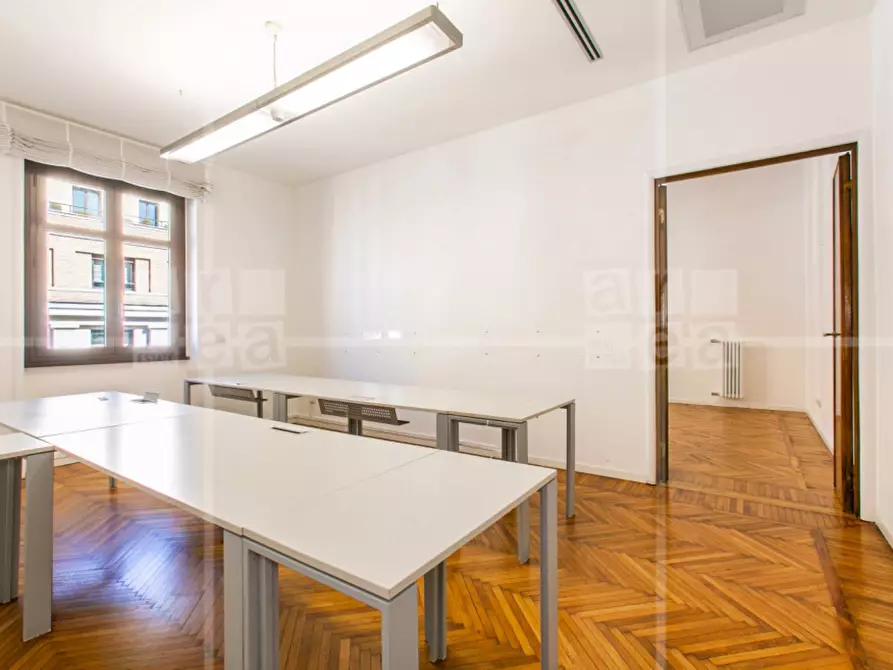 Immagine 11 di Ufficio in affitto  in Via Barberini a Roma