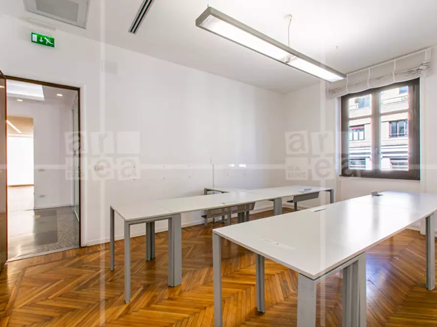 Immagine 12 di Ufficio in affitto  in Via Barberini a Roma