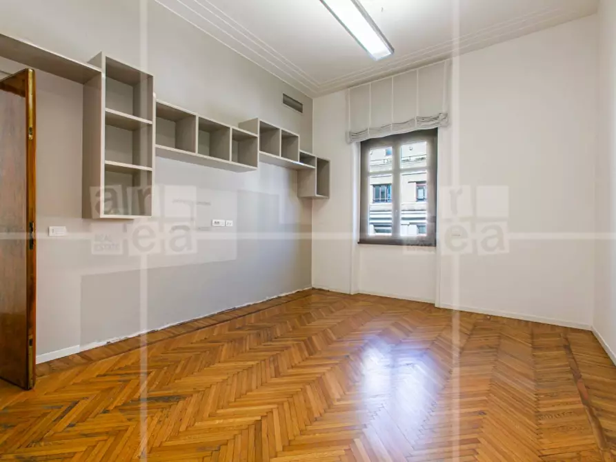 Immagine 13 di Ufficio in affitto  in Via Barberini a Roma