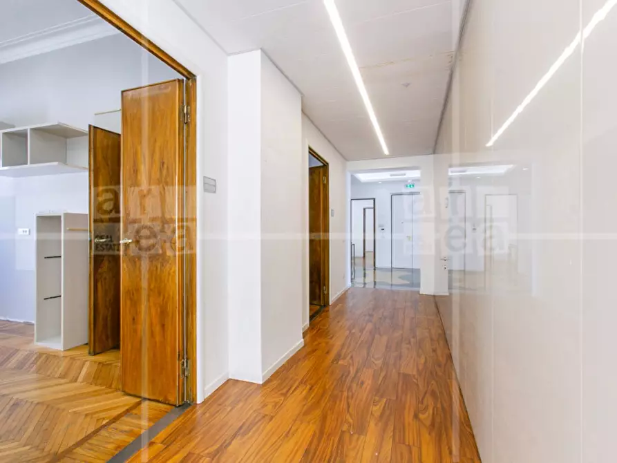 Immagine 15 di Ufficio in affitto  in Via Barberini a Roma